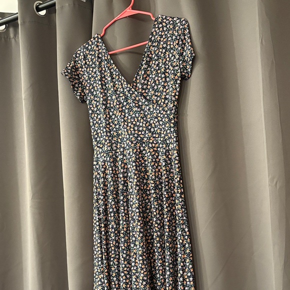 Floral V-Neck Dress - Picture 7 of 7